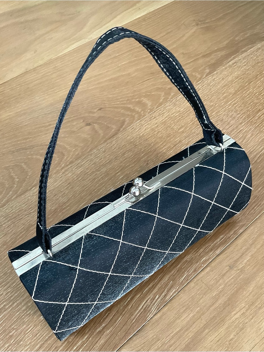 VTG Y2K Black Satin Quilted Diamond Kiss Lock Barrel Clutch Evening Bag Purse